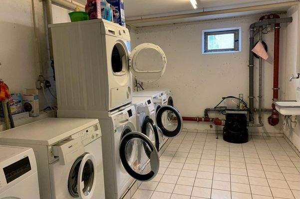 Gemeinschaftswaschraum im Keller