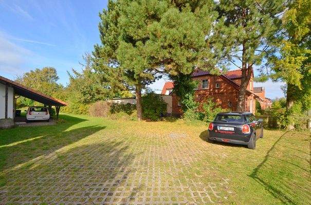 Pkw-Stellplatz am Objekt