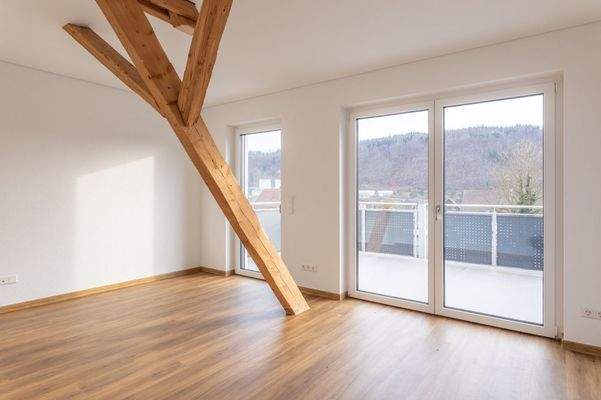 Wohnzimmer mit Balkontüren 2