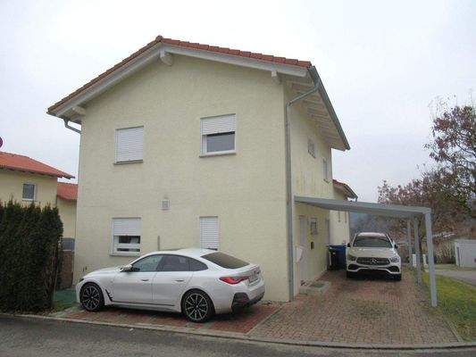 Blick von Osten mit Eingangsbereich