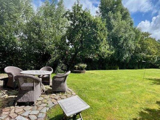 Südterrasse und Garten