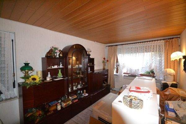 Büro/Ankleidezimmer (Durchgang zum Erdgeschoss-Schlafzimmer)