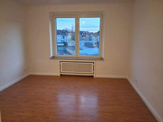 Leeres Zimmer mit Fenster