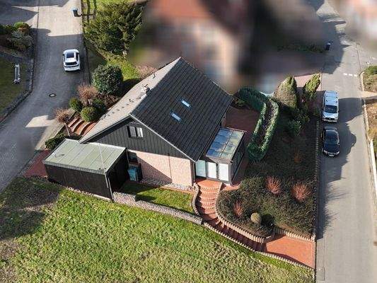 mit Carport, Pkw-Stellplatz und Wintergarten