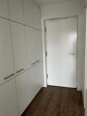 flur-mit-einbauschrank.jpg
