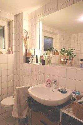 Badezimmer mit Fenster