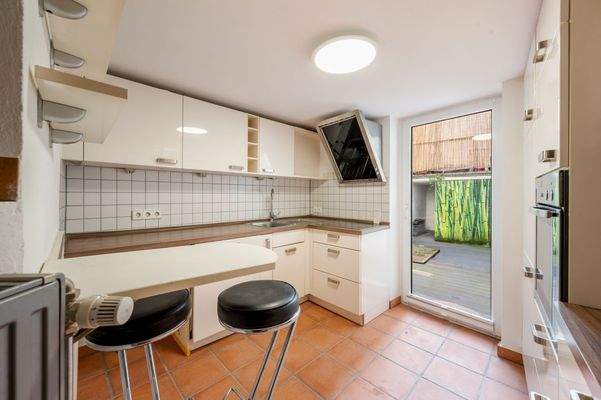 Küche und Terrasse Erdgeschoss