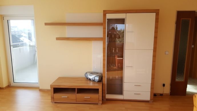 Die Wohnwand (Flatscreen-TV nicht abgebildet)