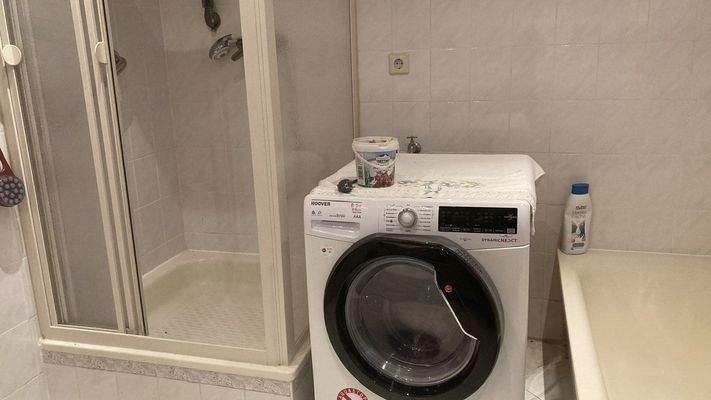 Bad mit Wanne und Dusche