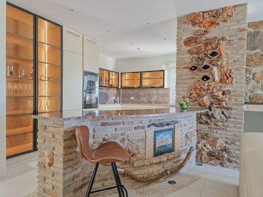 d97755376009441a96fa0d0dc80d65b5-original