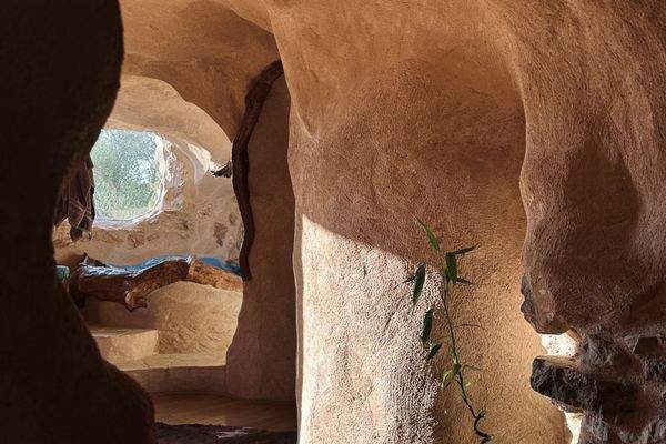 Organische Architektur mit Blick ins Bad