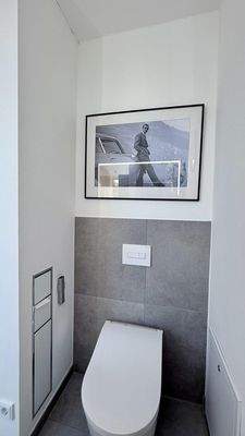 Modernes WC im Obergeschoss