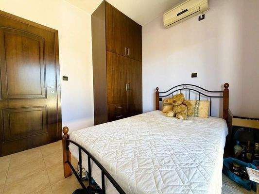 Villa mit Panoramablick auf Meer und weiße Berge auf einem 5.159 m² großen Privatgrundstück