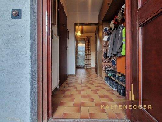 EG: Eingangsbereich ca. 2,64 m²