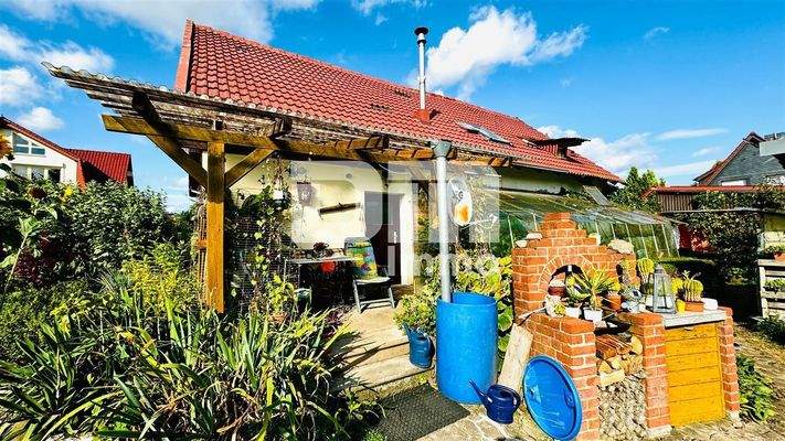 Nebengebäude mit Garage / Rückansicht