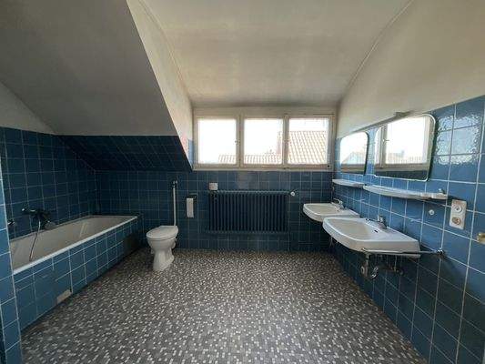 Bad Dachgeschoss Ansicht 3