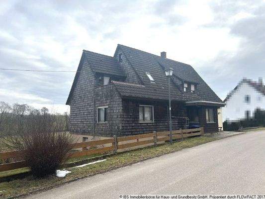 Wohnhaus mit Holzschindeln 