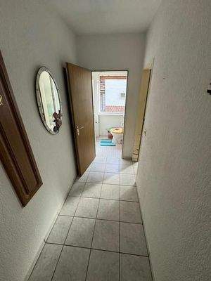 14 Gang ins Bad und Gäste WC