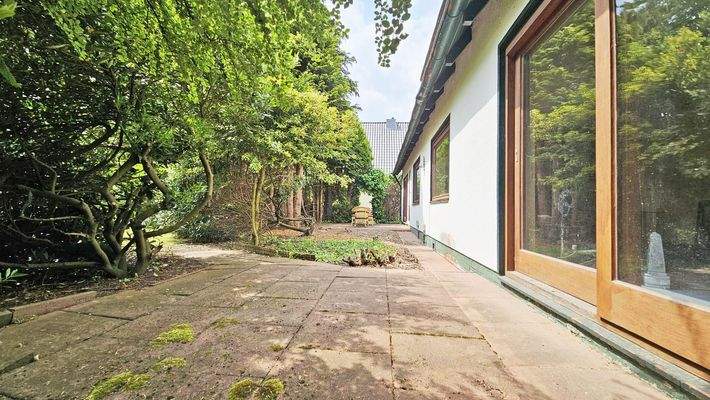 Terrasse vorne von 20 aus.jpg