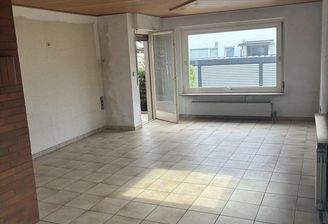 Geräumiges Wohnzimmer
