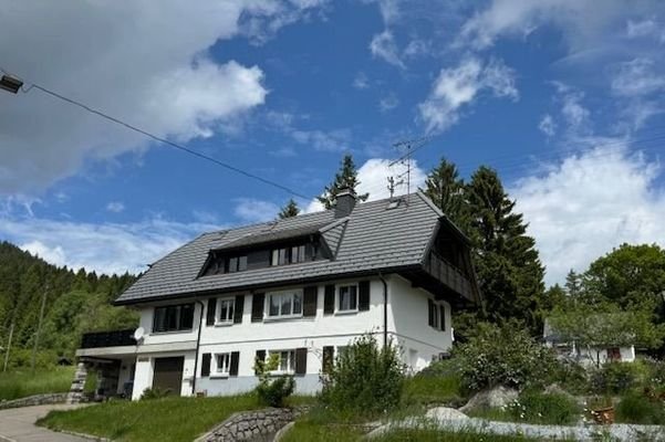 Schwarzwaldhaus am wunderschönen Schluchsee.jpg