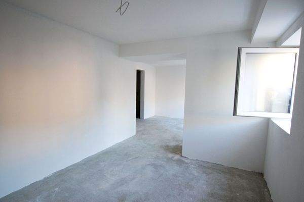 Wohnung 3 Durchgang Wohnzimmer.jpg