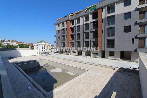 Sea View Flats in a Complex with Rich Features in Beylikduzu