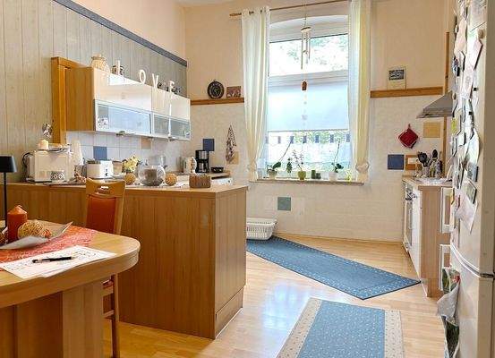 Die große Wohnküche.