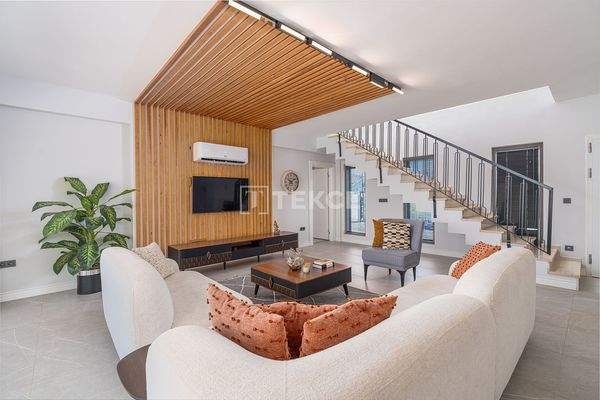 Villa with a Pool and Garden Near Çalış Beach in Fethiye