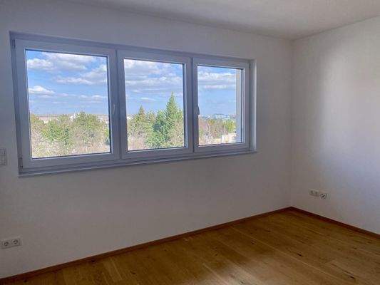 Zimmer 1, Echtholzboden, elektr. Außenjalousien