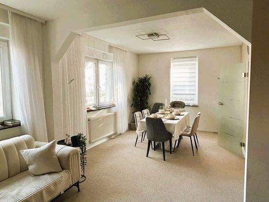 Wohnzimmer und Esszimmer