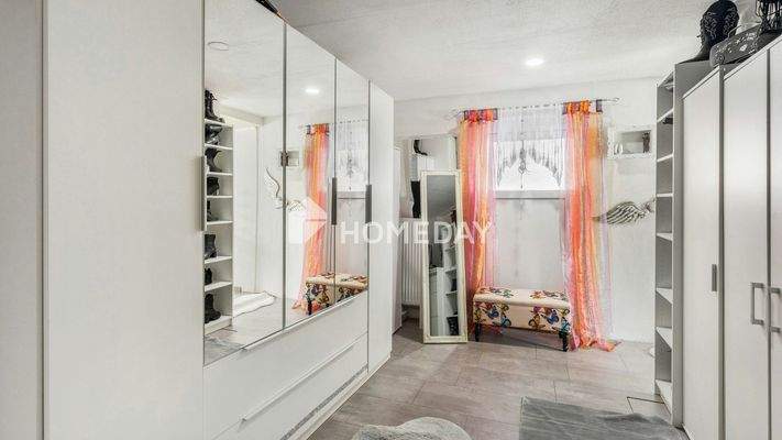 1. OG Ankleidezimmer 1