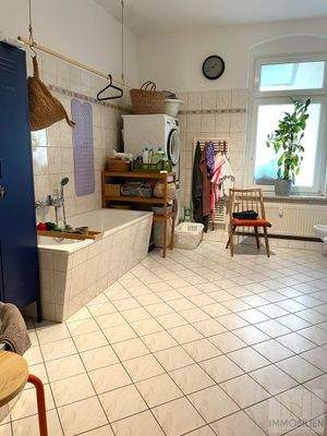 Geräumiges Badezimmer 