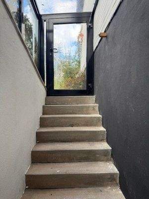 Kellertreppe mit Überdachung.jpg