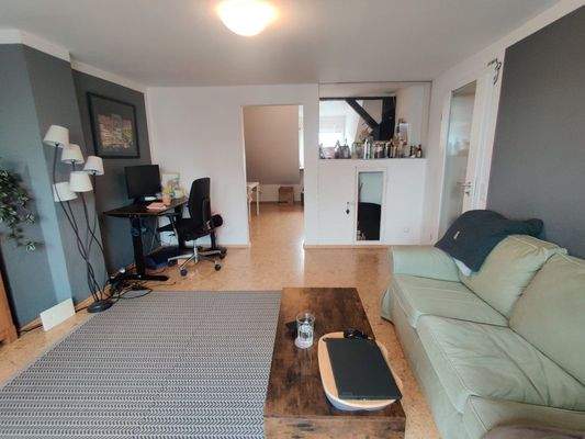 Wohnzimmer mit Küchenzugang