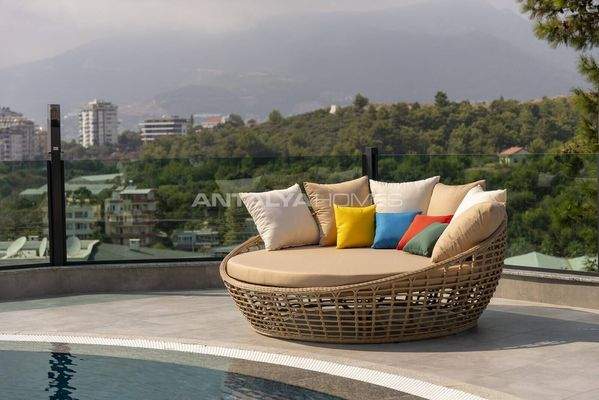 Sea and City-View Flats in a Complex with Pool in Alanya