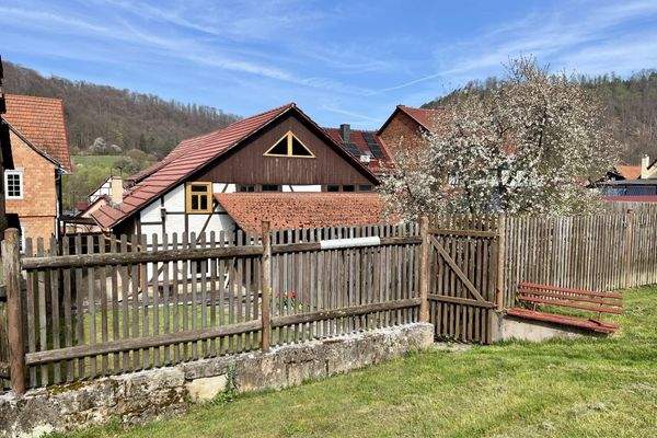 Garten, Blick zur Rückseite der Scheune