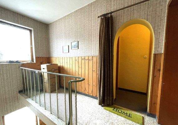 VH 1, 2. OG: Treppenhaus: Durchgang zum Appartment