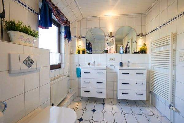 Badezimmer OG Haupthaus