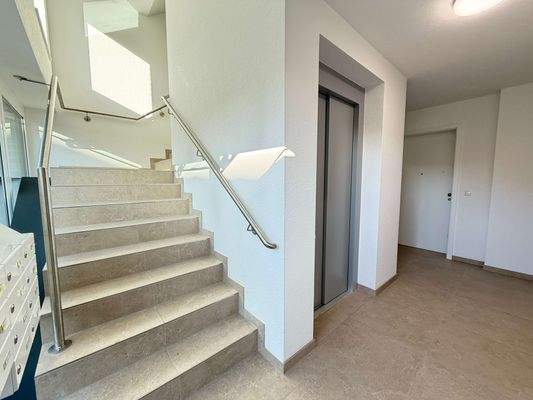 Treppenhaus Personenaufzug