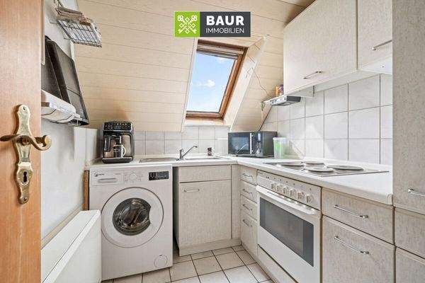 DG rechts Wohnung links Küche