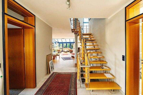 Eingangsbereich mit Treppenhaus