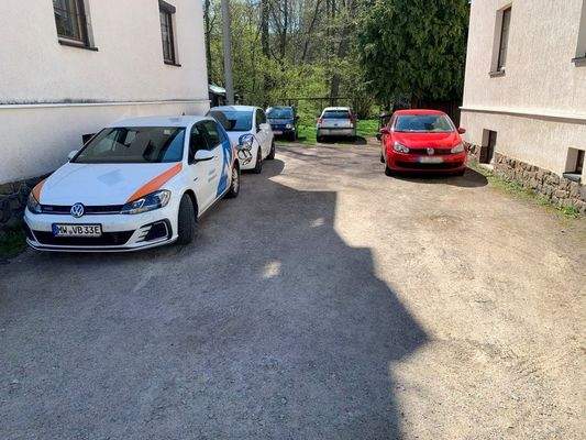 Stellplätze am Haus