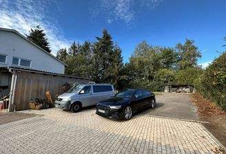 Parkfläche Wohnhaus