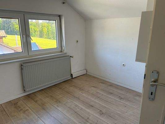 Kinderzimmer 2 im DG mit Ausblick 