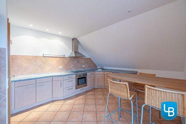 Küche mit Zugang zur Loggia