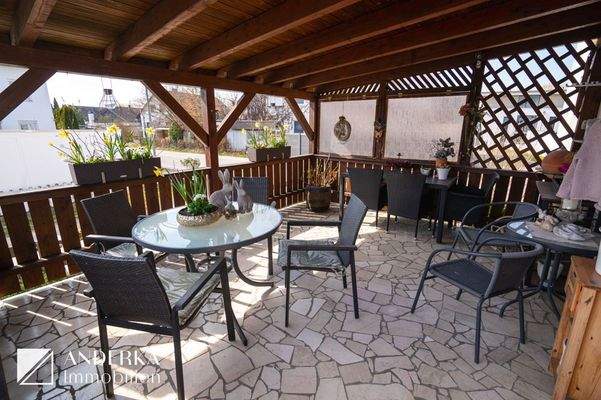 überdachte Terrasse