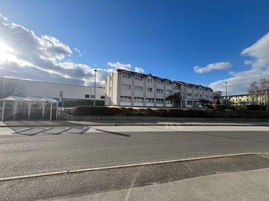 Blick auf die Gemeindeverwaltung &amp; Edeka