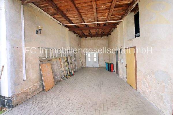 Durchgang von der Straße zum Haus