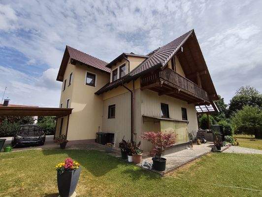 Vorderansicht von rechts